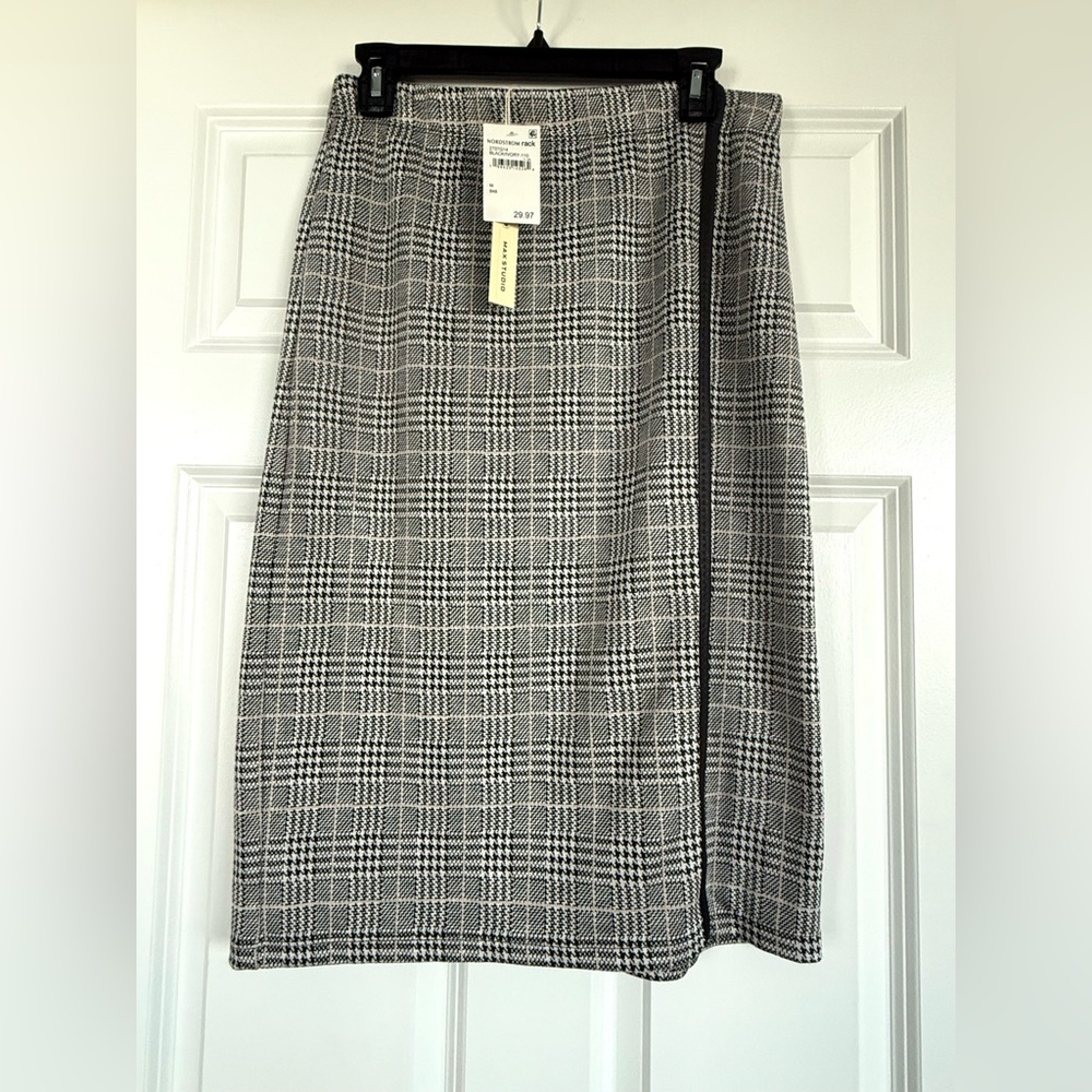 Max Studio Black and White Checkered Pencil Skirt